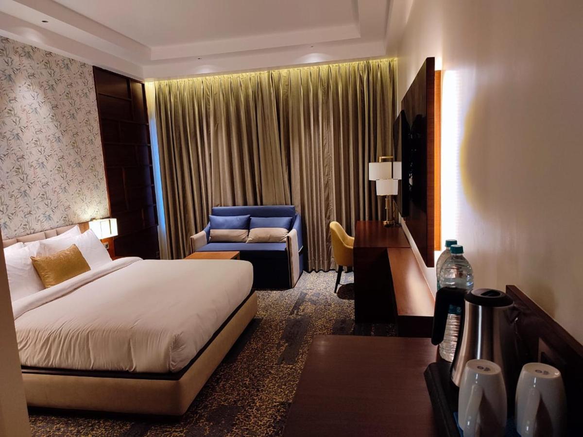 Hotel Peninsula Panchkula Extérieur photo