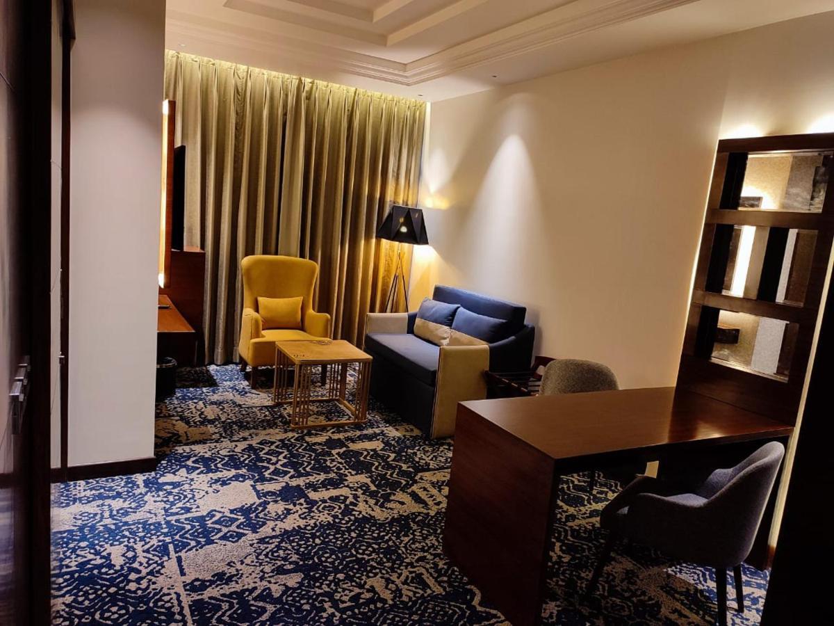 Hotel Peninsula Panchkula Extérieur photo